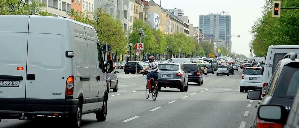 Fazit: Die Fahrbahn fühlt sich sicher an - sofern man nicht versucht, die Spur zu wechseln und sofern kein Autofahrer mutwillig drängelt.