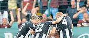 Weinroter Jubel. Der BFC Dynamo spielt im August im DFB-Pokal. Foto: Citypress