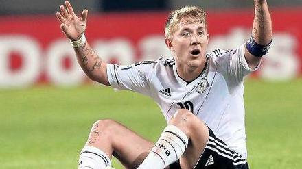 Auf dem Boden der Tatsachen: Kapitän Lewis Holtby hofft auf einen Lerneffekt.