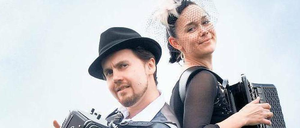 Von Moskau bis Berlin. Aydar Gaynullin und Elena Lutz sind dauernd unterwegs. Deshalb schätzen sie die Ruhe am Stadtrand.