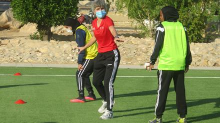 In 80 Ländern um die Welt. Monika Staab (Mitte) kam in den jüngsten 14 Jahren ganz schön rum. Bei dem Angebot aus Saudi-Arabien musste sie nicht lange überlegen.                  