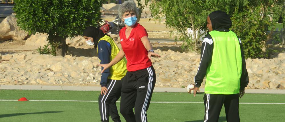 In 80 Ländern um die Welt. Monika Staab (Mitte) kam in den jüngsten 14 Jahren ganz schön rum. Bei dem Angebot aus Saudi-Arabien musste sie nicht lange überlegen.                  