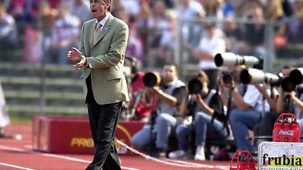 Immer nah am Spielfeld. Hitzfeld als Bayern-Trainer.