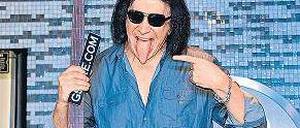 Zungenlänge voraus. Kiss-Bassist Gene Simmons im Hard-Rock-Café. Foto: Geisler