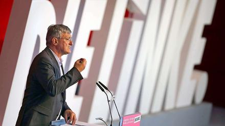 Mit Angriffen auf SPD und Grüne startete die Linke am Freitag in ihren Bundesparteitag in Dresden. Auch Parteivorsitzender Bernd Riexinger zeigte sich kämpferisch.