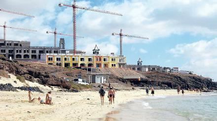 Ruhig mal meckern. Neben einer Baustelle wie hier auf Fuerteventura, muss man nicht klaglos Urlaub machen.
