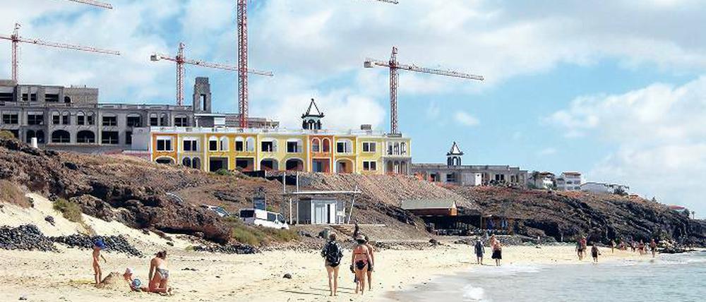 Ruhig mal meckern. Neben einer Baustelle wie hier auf Fuerteventura, muss man nicht klaglos Urlaub machen.