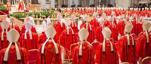 Wird der Vatikan zum Männerclub? Die Schwulen-Lobby will den Vatikan offenbar in einen autokratisch regierten Gottesstaat umbauen, in dem Frauen keine Rechte haben.