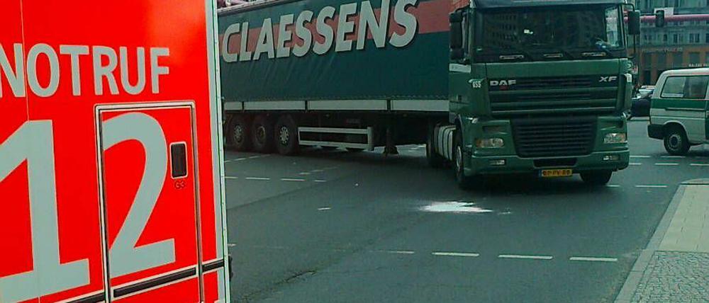 Der Unfall ereignete sich, als der LKW nach rechts abbog.