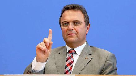 Innenminister Hans-Peter Friedrich (CSU) verteidigt die US-Behörden gegen Kritik aus Deutschland.