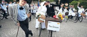 Rollenspiele. Einmal im Jahr Stephan Dedalus, Leopold oder Molly Bloom sein: Bloomsday-Akteure in Dublin. Foto: picture alliance/empics
