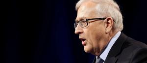 Bei einem Sturz hat sich FDP-Spitzenkandidat Rainer Brüderle mehrere Knochen gebrochen.