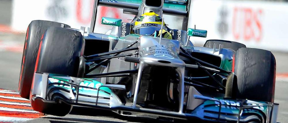 Blaues Auge. Mercedes ist nach seinen umstrittenen Testfahrten mit Reifen-Hersteller Pirelli überraschend glimpflich davon gekommen.