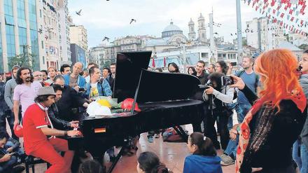 Friedlicher Protest: Ein Solidaritätskonzert auf dem Taksim-Platz