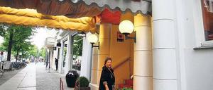 Berlin, hinterm Ku’damm. Nicht nur Schauspielerin Hanna Schygulla gehört zu den Fans des Hotels „Bogota“, sondern auch andere Prominente.