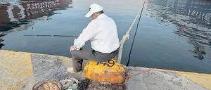 Fischer am Hafen von Piräus, wo schon 2010 gestreikt wurde.  