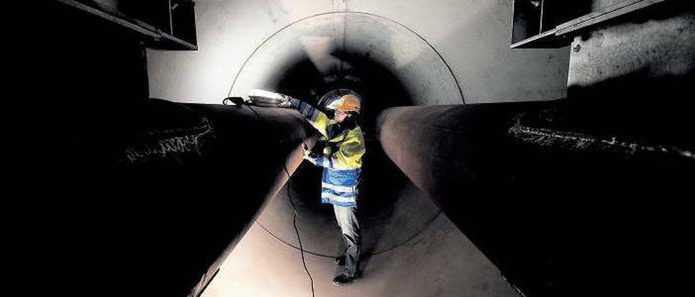 Lange Leitung. Fernwärme für 1,2 Millionen Wohnungen wird in Berlin durch rund 1750 Kilometer Rohre transportiert. Foto: dpa