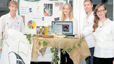 Prostpreis.Die vier Studenten freuen sich über den dritten Platz des Gründerwettbewerbs. 500 Euro gibt es für die Bierfreunde.