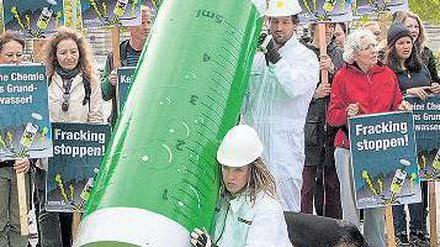 Protestwelle. In Deutschland haben Initiativen, wie hier in Berlin, mehr als 100 000 Unterschriften für ein generelles Fracking-Verbot gesammelt. Foto: obs