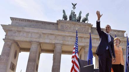 Barack Obama und Angela Merkel vor dem Brandenburger Tor. 