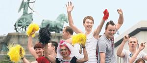 So bunt wie Berlin. Der Christopher Street Day endet heute wieder mit einer großen Party am Brandenburger Tor. Foto: p-a-/dpa