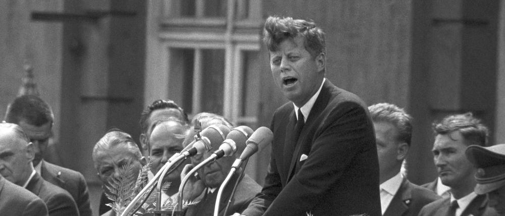 Wilfried Mommert erinnert sich: "Als damals 17-jähriger West-Berliner habe ich vor dem Rathaus Schöneberg mit Hunderttausenden mitgejubelt, als Kennedy seine berühmte Rede hielt."