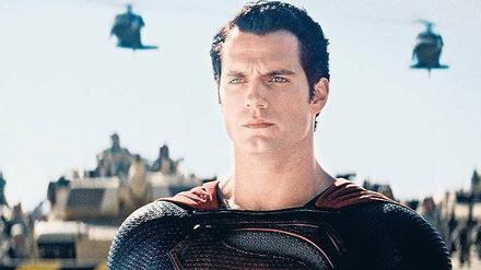 Auf der Neustartbahn. Gleich fliegt er wieder – Henry Cavill als Superman. Foto: Warner