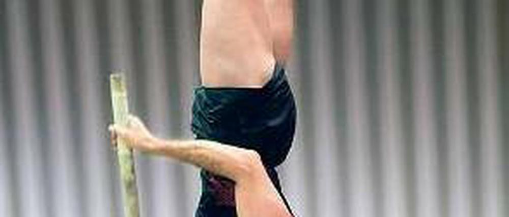 Fußaufwärts. Stabhochspringer Björn Otto zu Beginn des Jahres in Dortmund.Foto: dpa