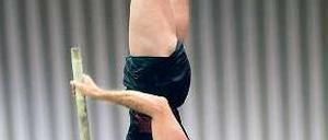 Fußaufwärts. Stabhochspringer Björn Otto zu Beginn des Jahres in Dortmund.Foto: dpa