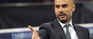Begrüßung per Handschlag: Pep Guardiola kommt bestens vorbereitet zu den Bayern - wenn er das Bayern-ABC gelesen hat.