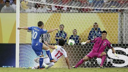 Die Entscheidung. Sebastian Giovinco trifft nach einem aufregenden Spiel zum 4:3-Endstand für die Italiener. 