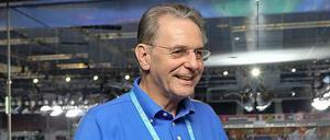 Jacques Rogge mit einem Badmintonschläger.