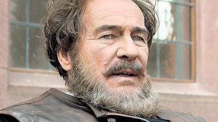 Seltener Glücksfall: Qualität und Quote müssen kein Widerspruch sein. Im ARD-Film „George“, in dem Götz George seinen Vater Heinrich verkörpert, kommt beides zusammen. Das Erste strahlt die Produktion am 24. Juli aus. Foto: ARD