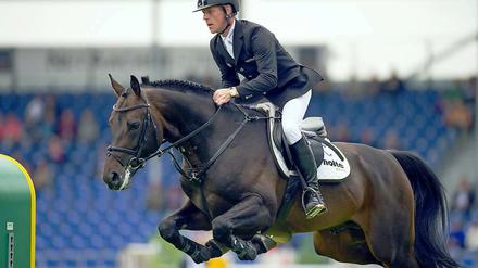 Auf dem Sprung in Aaachen. Marcus Ehning auf dem Pferd Singular la Silla.