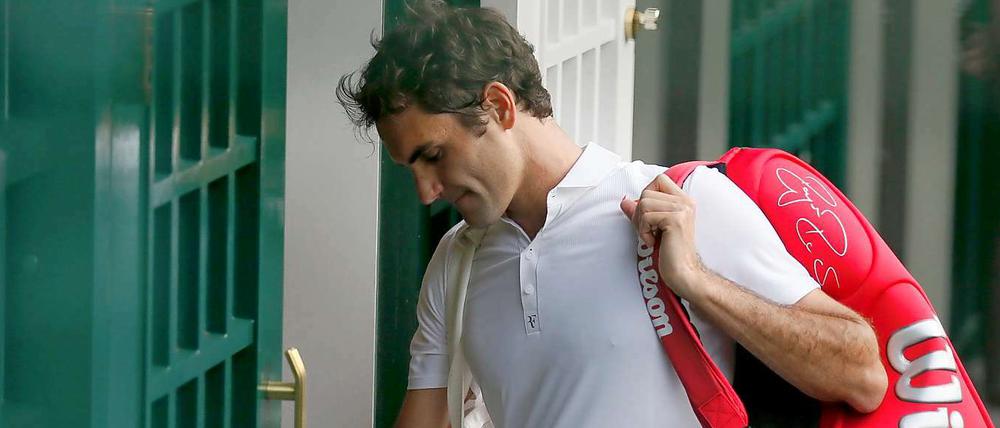 Roger Federer verlässt den Court.