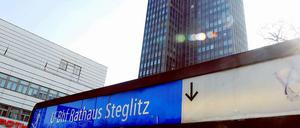 Sanierungsfall. Die südliche Endstation der U9 soll ab 2014 ebenfalls erneuert werden. Die Fahrgäste müssen dann auf S-Bahn oder Busse umsteigen.