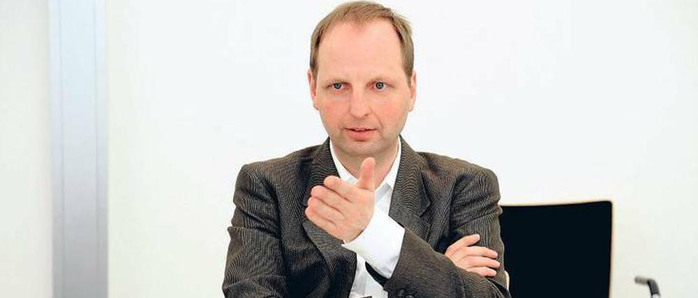 Auch als reicher Unternehmer kann man Verbraucher schützen, sagt der Senator.