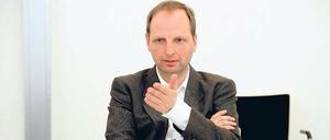 Auch als reicher Unternehmer kann man Verbraucher schützen, sagt der Senator.