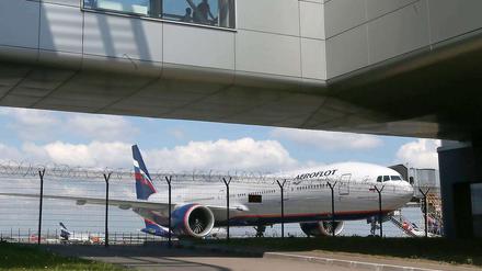 Der Ex-geheimdienstmitarbeiter Snowden hält sich nach wie vor am Moskauer Flughafen auf.