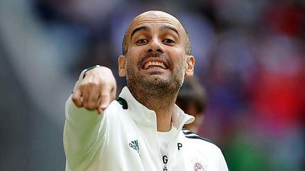 Richtungsweisend. Josep Guardiola bei seinem ersten Training als neuer Bayern-Coach.