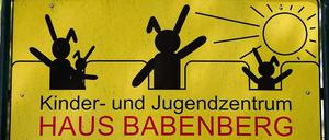 Unter Beobachtung. Nach Misshandlungsvorwürfen untersucht eine Expertenkommission die Vorgänge in den Heimen der Haasenburg.