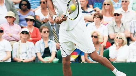 Dustin Brown beim Volley.