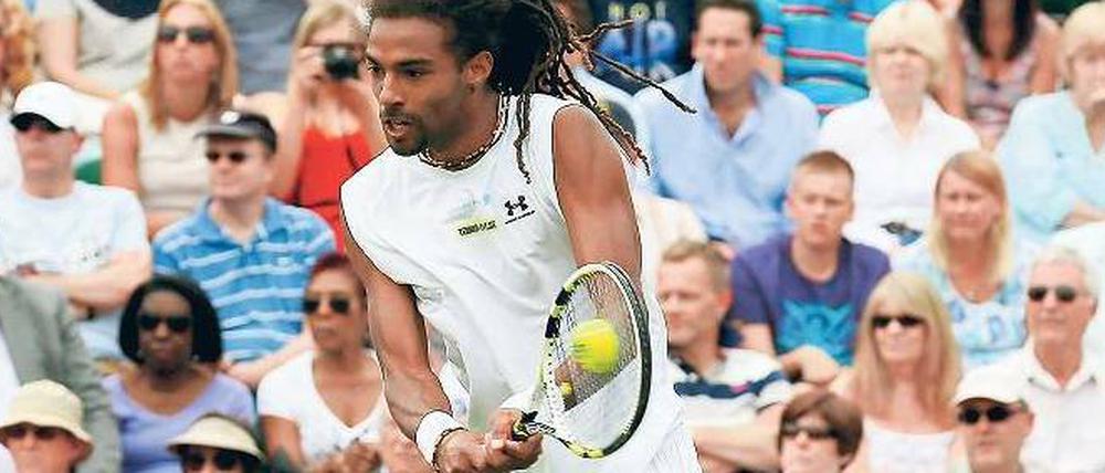 Dustin Brown beim Volley.