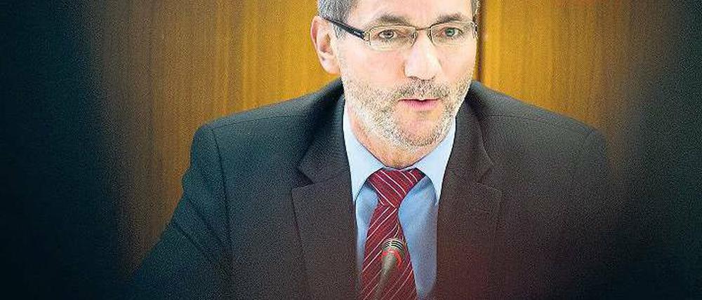 Angeschlagen. An diesem Donnerstag will Matthias Platzeck – hier auf einem Archivfoto aus dem März diesen Jahres – seinen Dienst in der Potsdamer Staatskanzlei wieder antreten. Foto: dpa