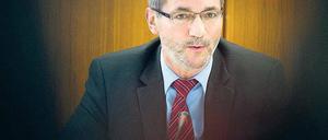 Angeschlagen. An diesem Donnerstag will Matthias Platzeck – hier auf einem Archivfoto aus dem März diesen Jahres – seinen Dienst in der Potsdamer Staatskanzlei wieder antreten. Foto: dpa