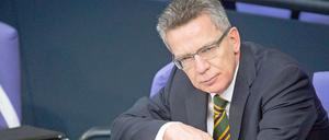 Auf der Zeugenliste. Thomas de Maizière soll vor dem Untersuchungsausschuss aussagen, nicht aber Kanzlerin Angela Merkel und ihr Herausforderer Peer Steinbrück.