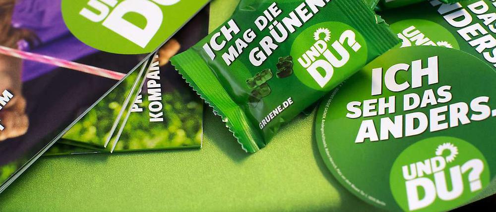 Wahlkampf-Utensilien. Die Grünen mögen es persönlich.