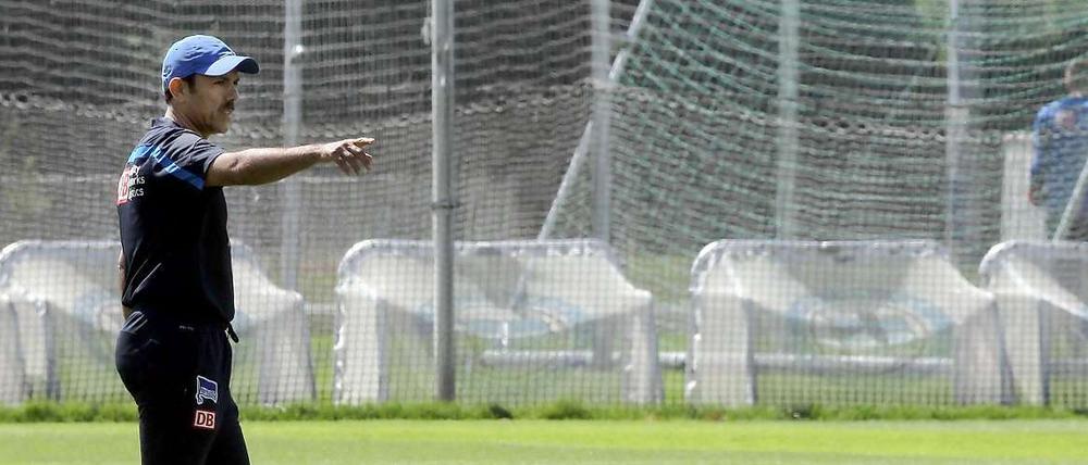 Jos Luhukay auf dem Trainingsplatz.
