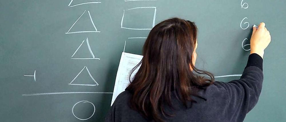 Geprüft. Seit 2006 gibt es in Berlin den Mittleren Schulabschluss. Rund 18800 Schüler mussten dieses Jahr teilnehmen.
