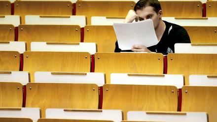 Lesen lohnt sich: Wenn Studenten nicht abgezockt werden wollen, sollten sie ihren Stromvertrag gut kennen.